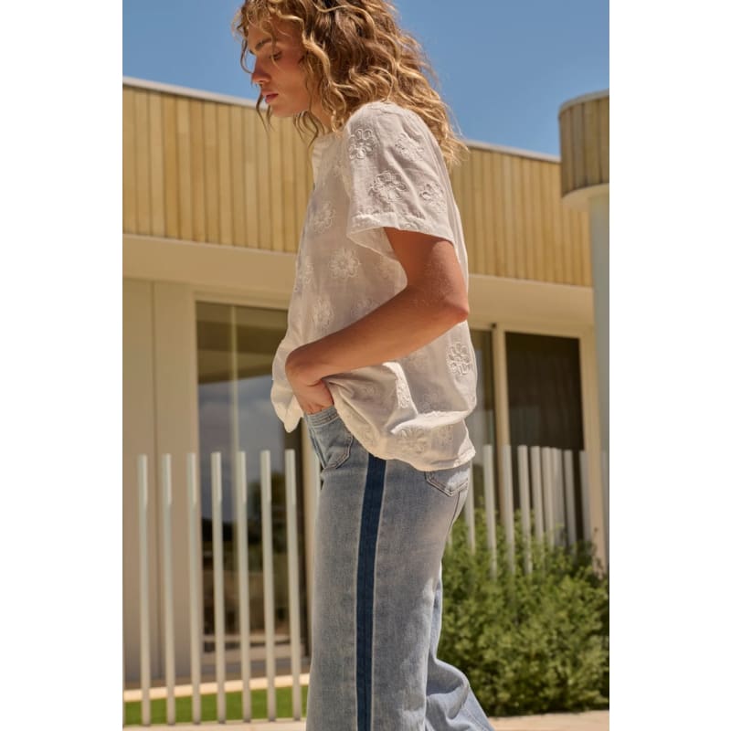 Kayla Shirt | White Flowers - Tops