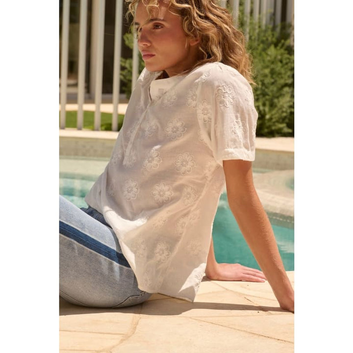 Kayla Shirt | White Flowers - Tops
