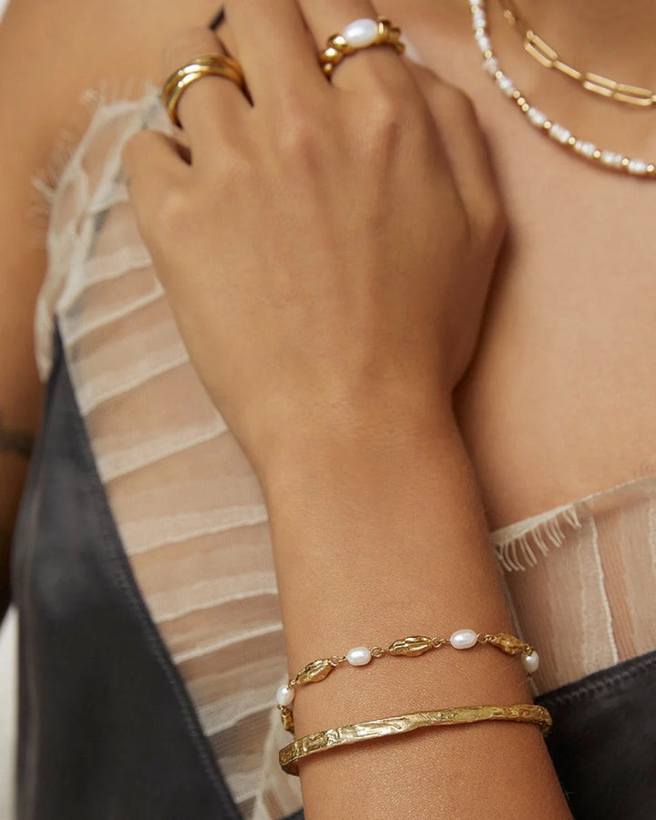 Mimi Pearl & Gold Necklace