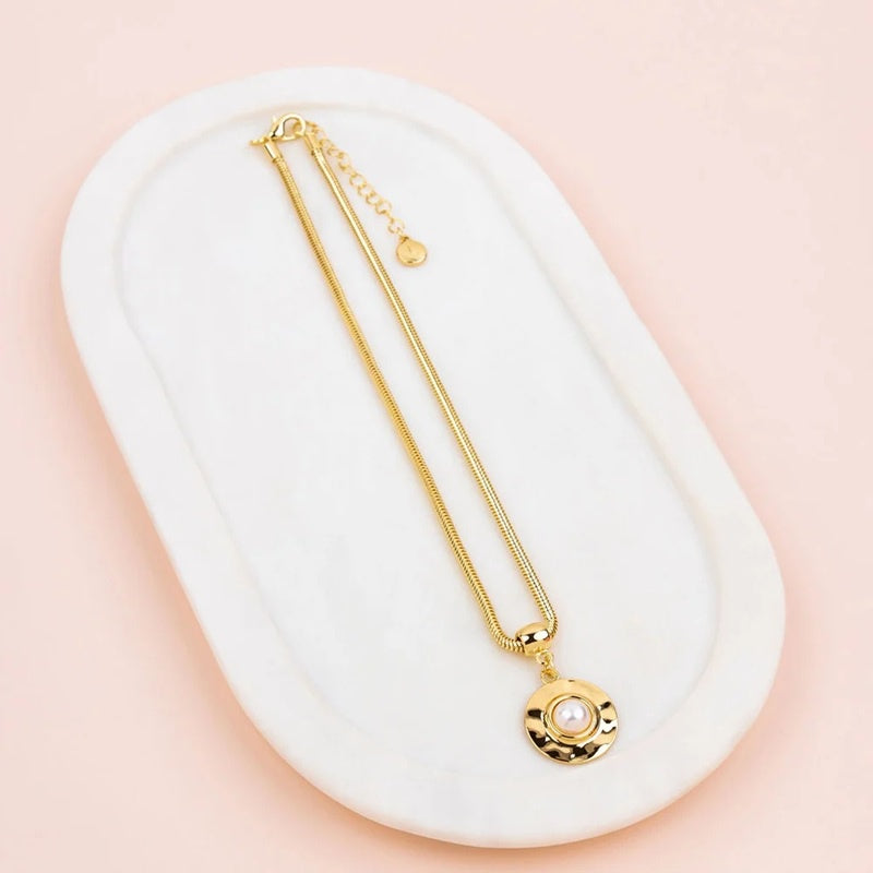 Yellow Gold Pendant With Pearl Necklace