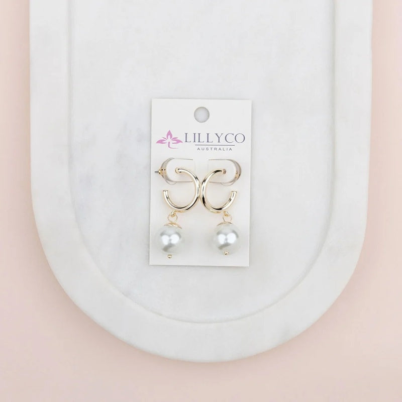 Yellow Gold Ring & Drop Pearl Earrings